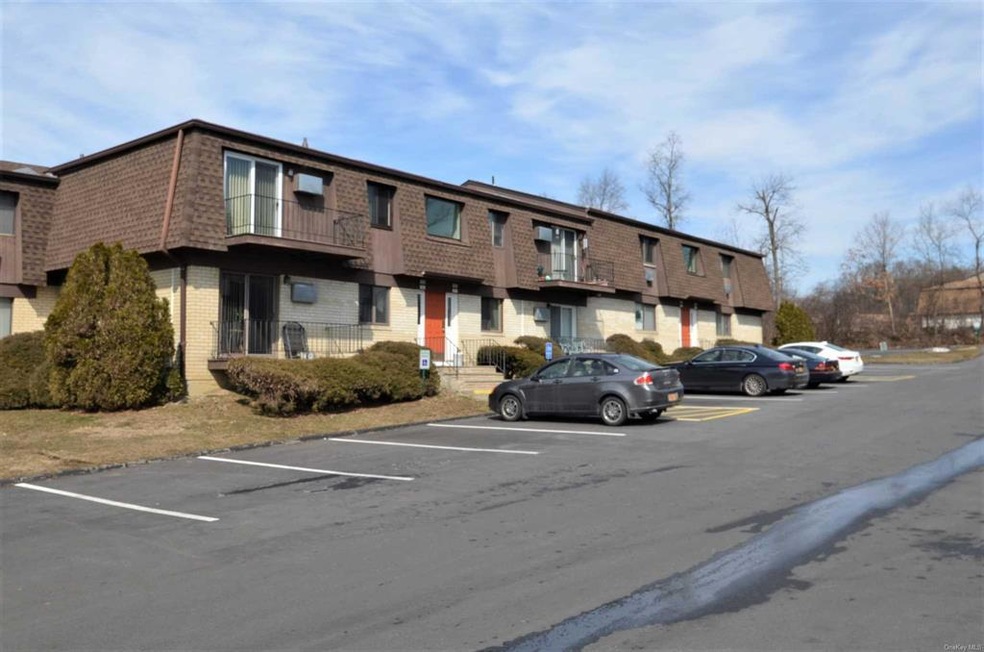 906 Cherry Hill Dr, Poughkeepsie, NY 12603 - photo 1