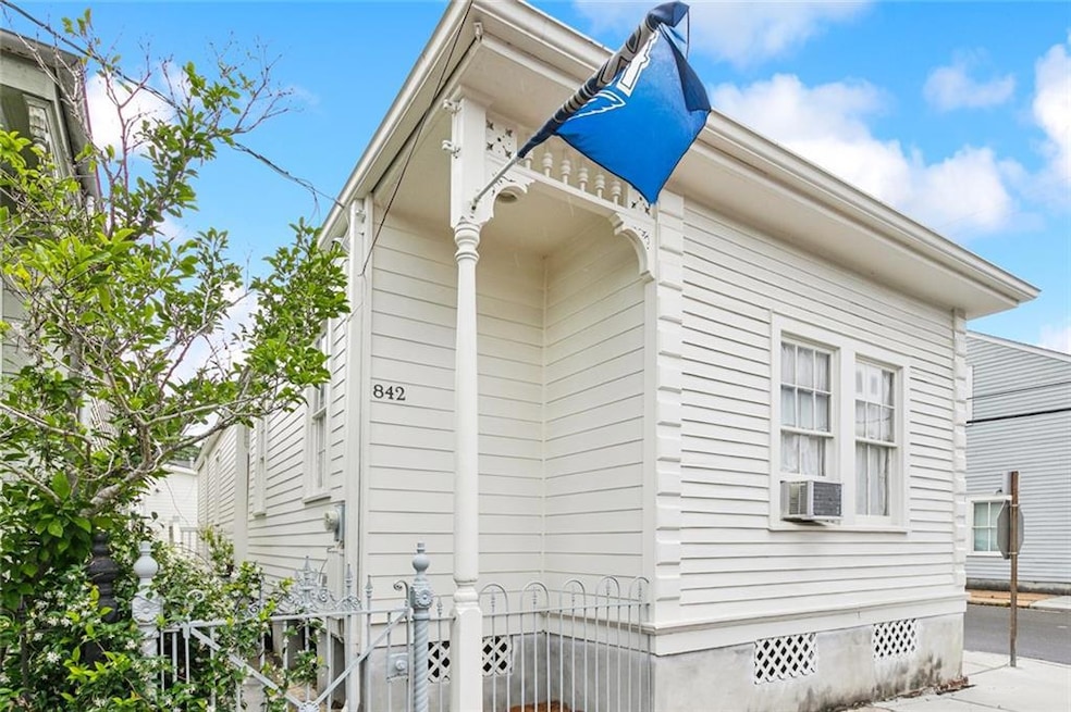 Fabulous 3 bedroom, 2 baths home with 2bed, 1 bath