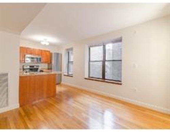 7 Henchman St unit 403, Boston, MA 02113 - photo 1