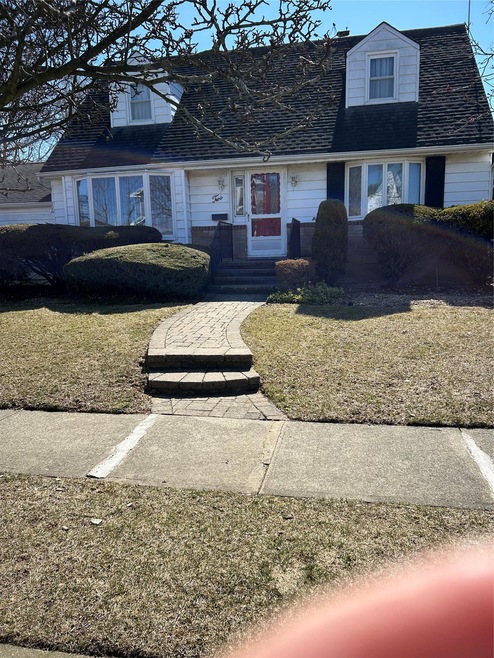 2 Yorkshire Rd, New Hyde Park, NY 11040 - photo 1