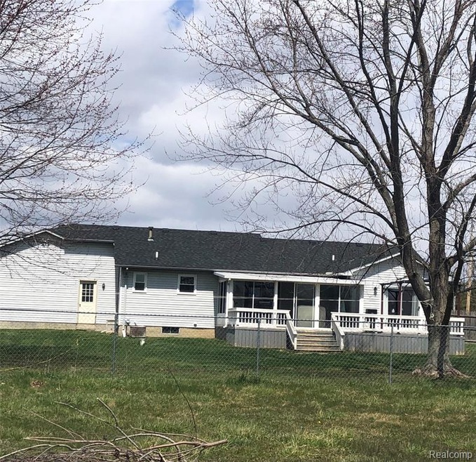 8274 E Potter Rd, Davison, MI 48423 - photo 1
