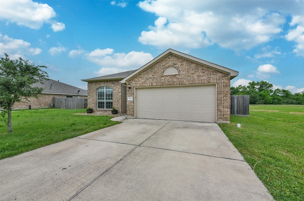 3307 Aberdeen Ct, Bay City, TX 77414 - photo 1