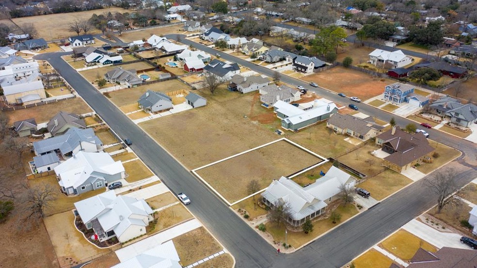 921 Laurel Ln unit 57, Fredericksburg, TX 78624 - photo 1