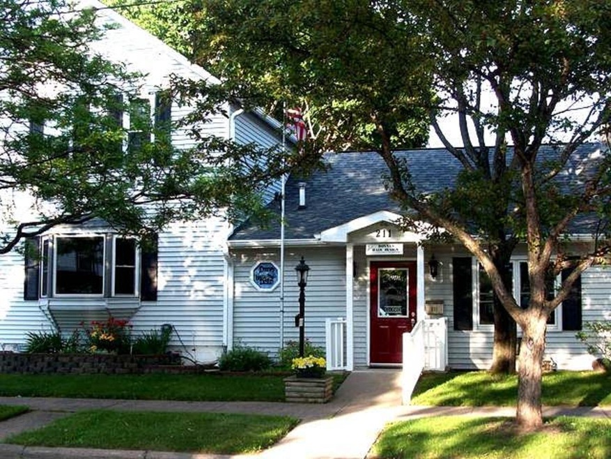 211 S 3rd St, Tomahawk, WI 54487 - photo 1