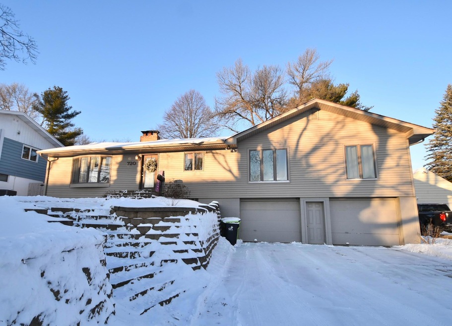 720 Warren Ave, Zumbrota, MN 55992 - photo 1