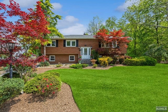 31 E Cedar St, Livingston, NJ 07039 - photo 1