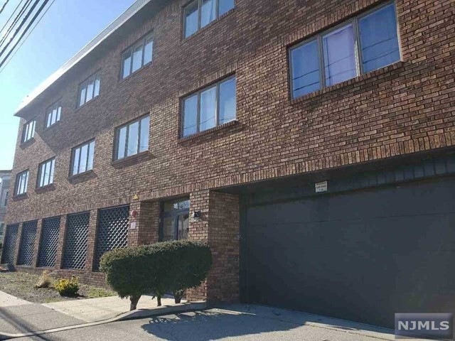 47 Bergen Blvd unit 6A, Fairview, NJ 07022 - photo 1