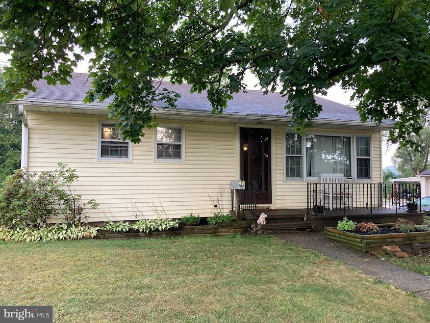 801 Chestnut St, Shoemakersville, PA 19555 - photo 1