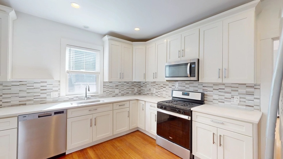 59 Manthorne Rd unit 1, West Roxbury, MA 02132 - photo 1