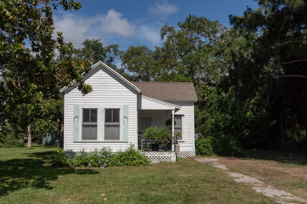 909 Louisiana Ave, Sebastian, FL 32958 - photo 1