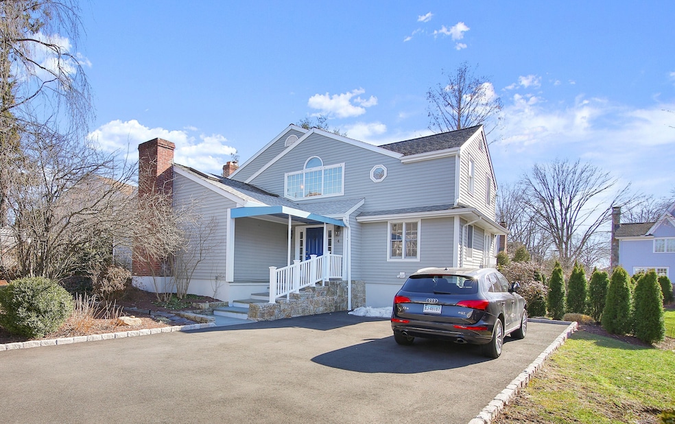 4 Covlee Dr, Westport, CT 06880 - photo 1