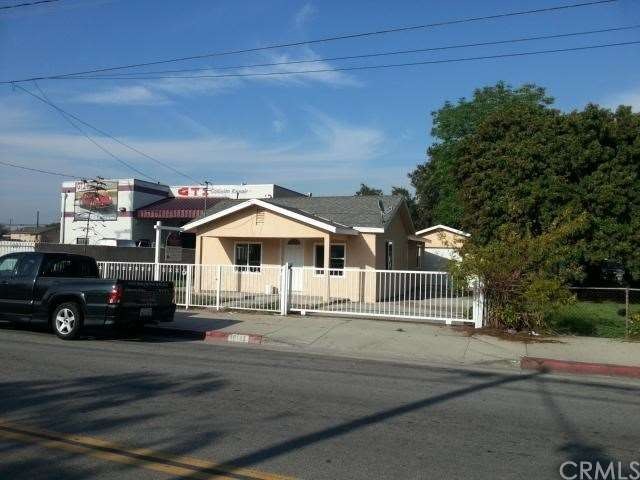 FRONT HOUSE: 3 BEDROOM 1 BATH