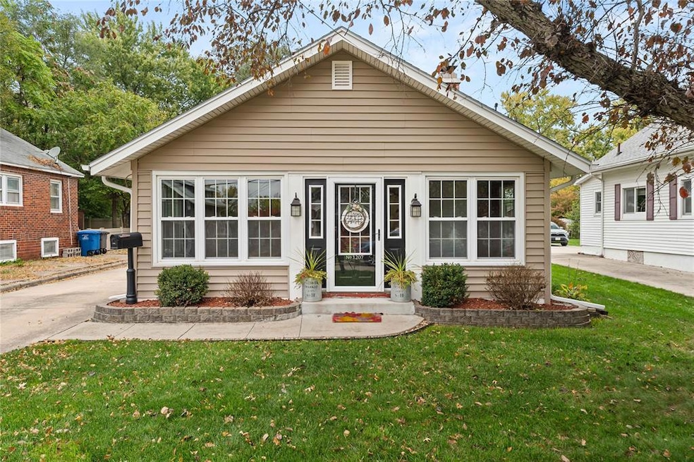 1207 Emma Ave, Des Moines, IA 50315 - photo 1