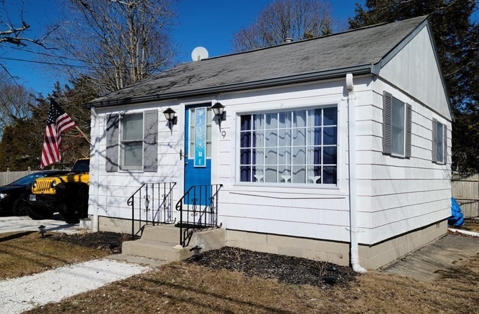 9 Railroad Ave, Mattapoisett, MA 02739 - photo 1