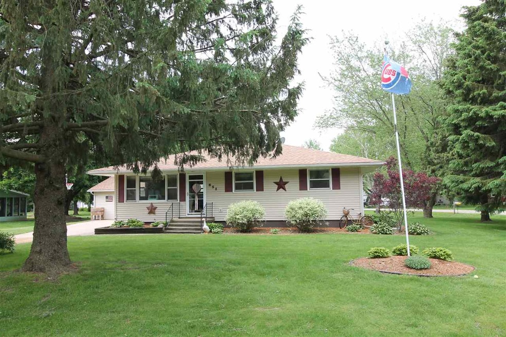 851 W Happy Hollow Rd, Janesville, WI 53546 - photo 1