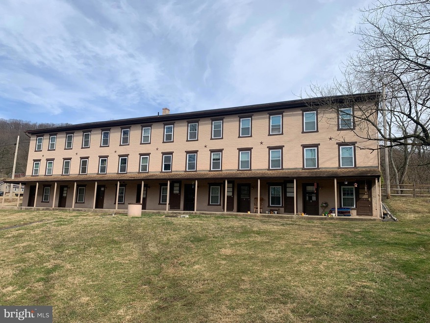 2152 Farmington Ave unit 4, Boyertown, PA 19512 - photo 1