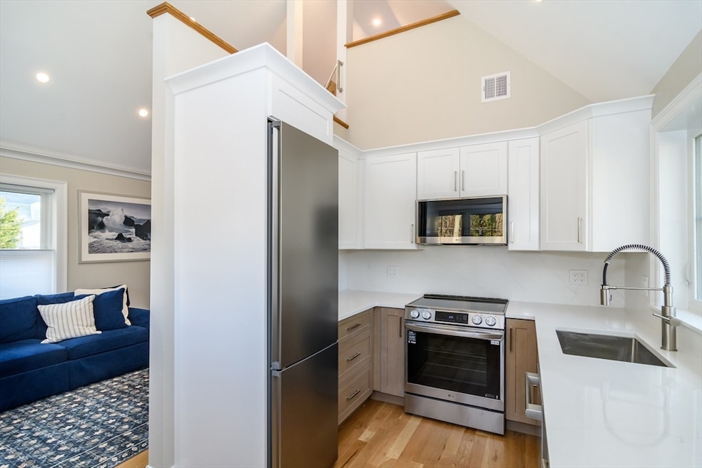 12 Maugus Ave unit 12R, Wellesley Hills, MA 02481 - photo 1