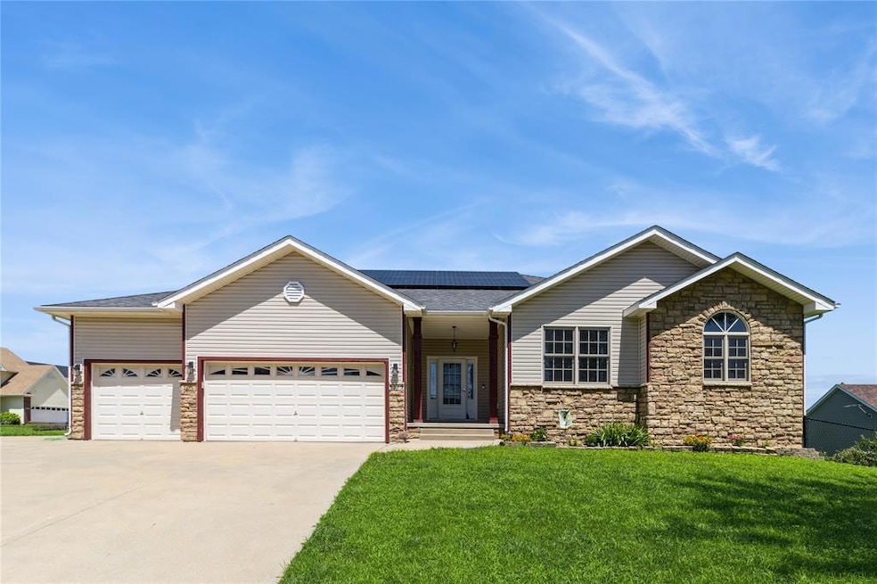 3112 Hart Ave, Des Moines, IA 50320 - photo 1