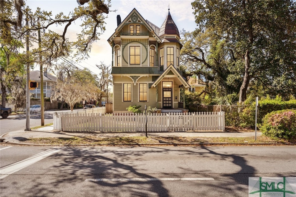 201 W 37th St, Savannah, GA 31401 - photo 1