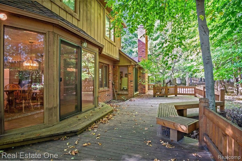 Welcome to paradise! Tranquil setting. Deck 50x20!