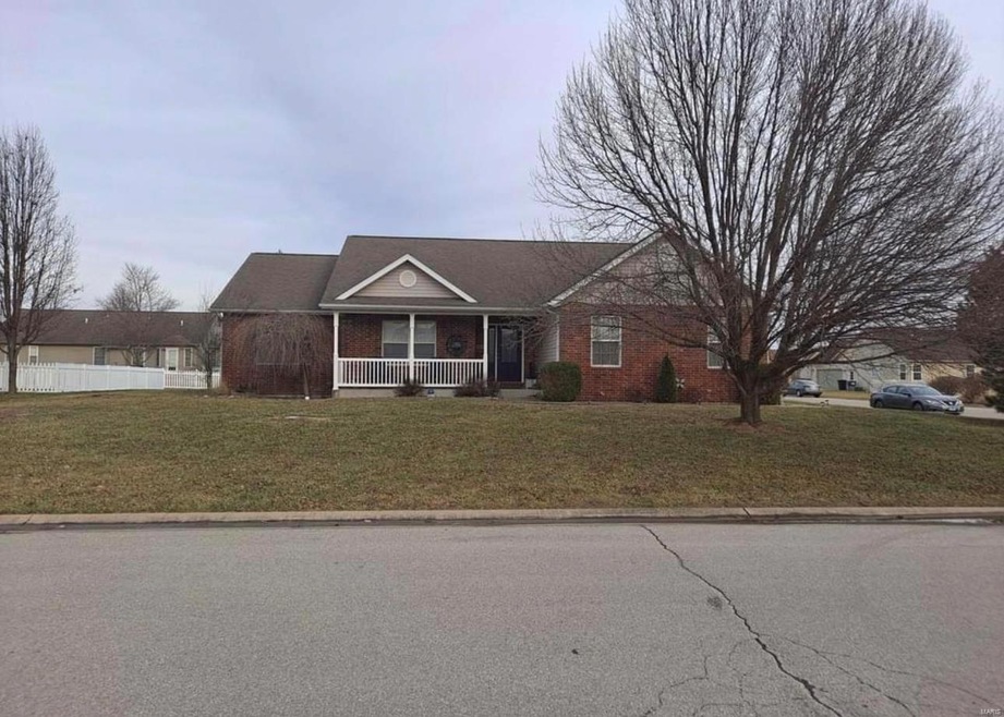 400 Telluride Dr, Freeburg, IL 62243 - photo 1