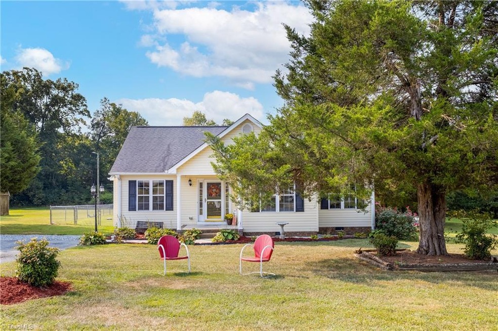 2457 Foxfire Ln, Burlington, NC 27217 - photo 1