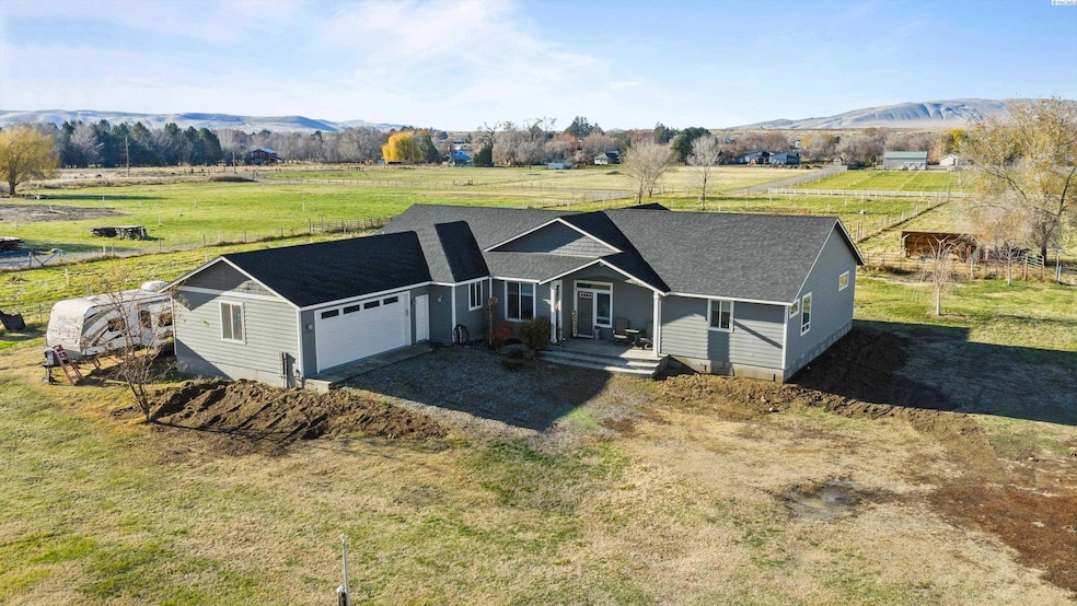 97306 Snively Rd, West Richland, WA 99353 - photo 1