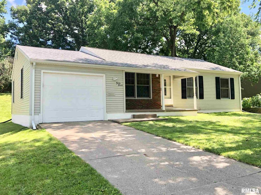 47 Parklane Cir, Bettendorf, IA 52722 - photo 1