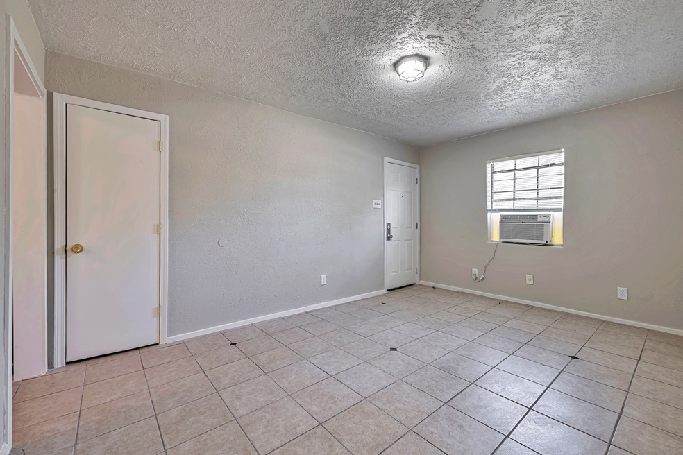 6734 Burkett St unit 1, Houston, TX 77021 - photo 1