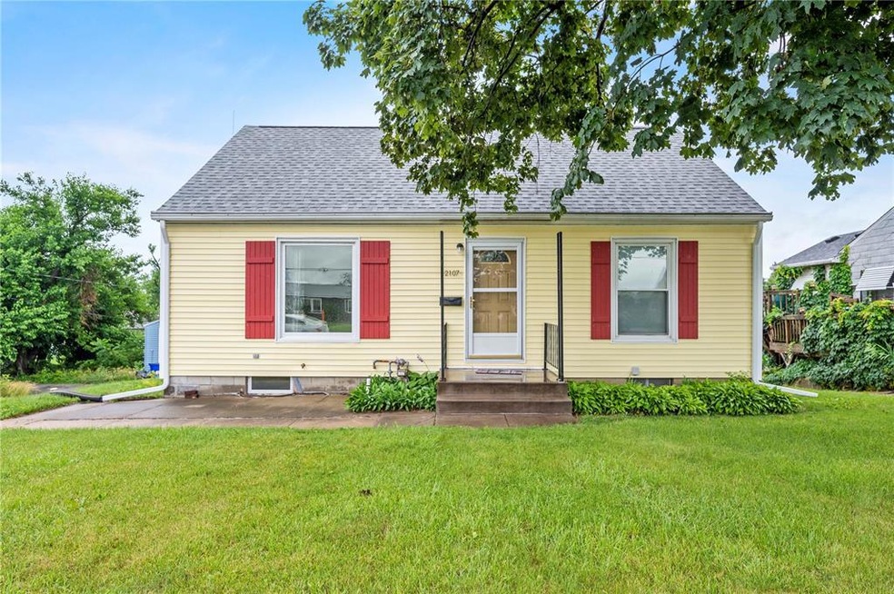 2107 Williams Blvd SW, Cedar Rapids, IA 52404 - photo 1