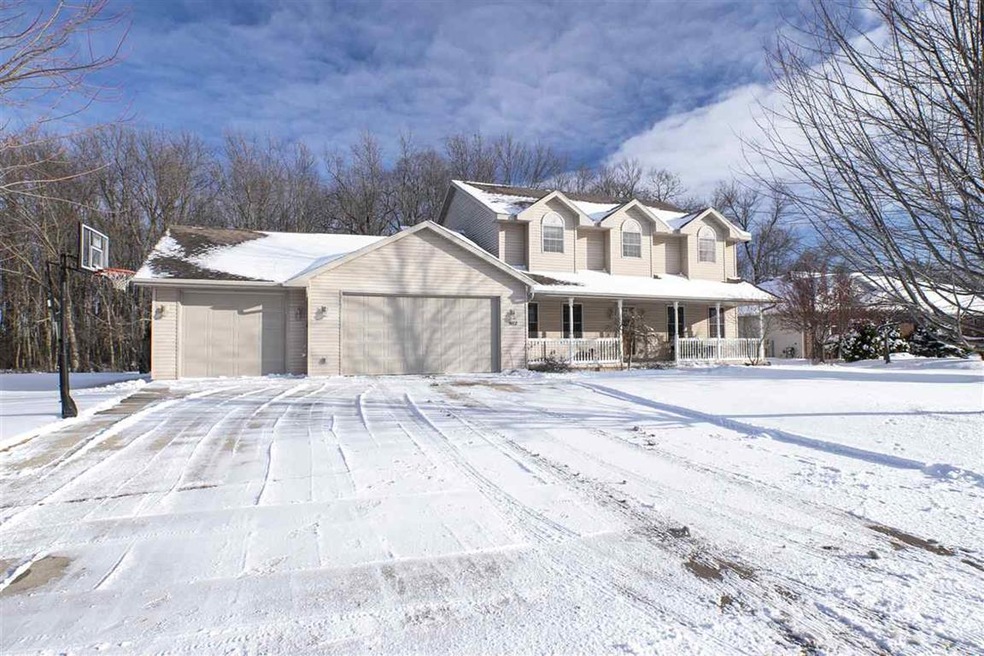 W5812 Easter Lily Dr, Appleton, WI 54915 - photo 1