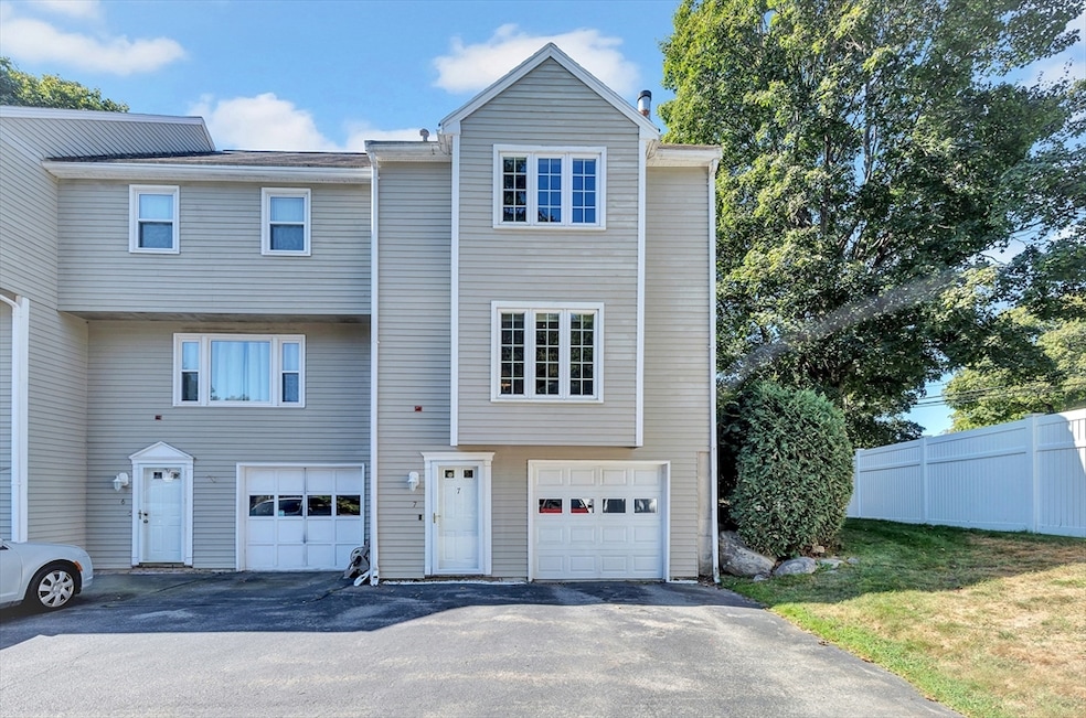 395 Donohue Rd unit 7, Dracut, MA 01826 - photo 1