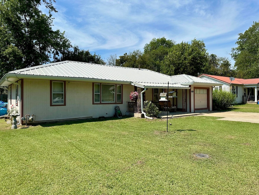 1607 N Washington St, Nevada, MO 64772 - photo 1