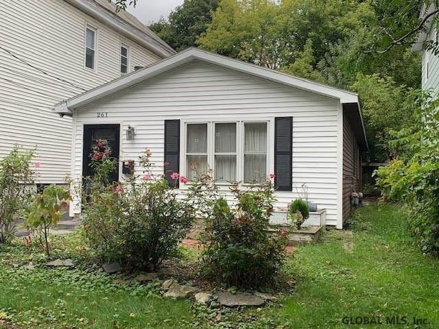 261 Myrtle Ave, Albany, NY 12208 - photo 1