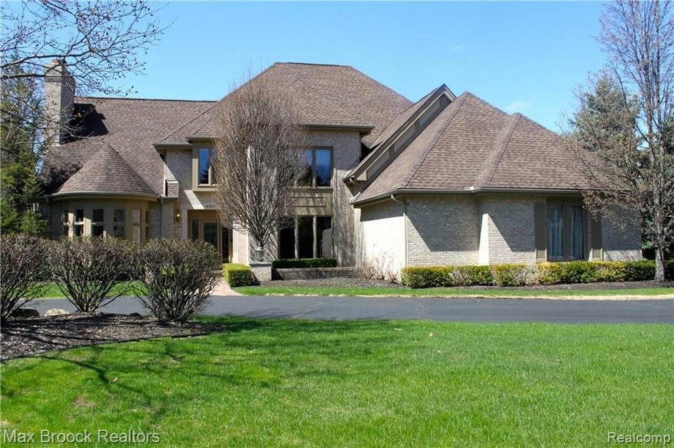 4563 Chelsea Ln, Bloomfield Hills, MI 48301 - photo 1