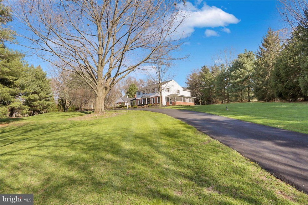 1152 Cedar Top Rd, Reading, PA 19607 - photo 1