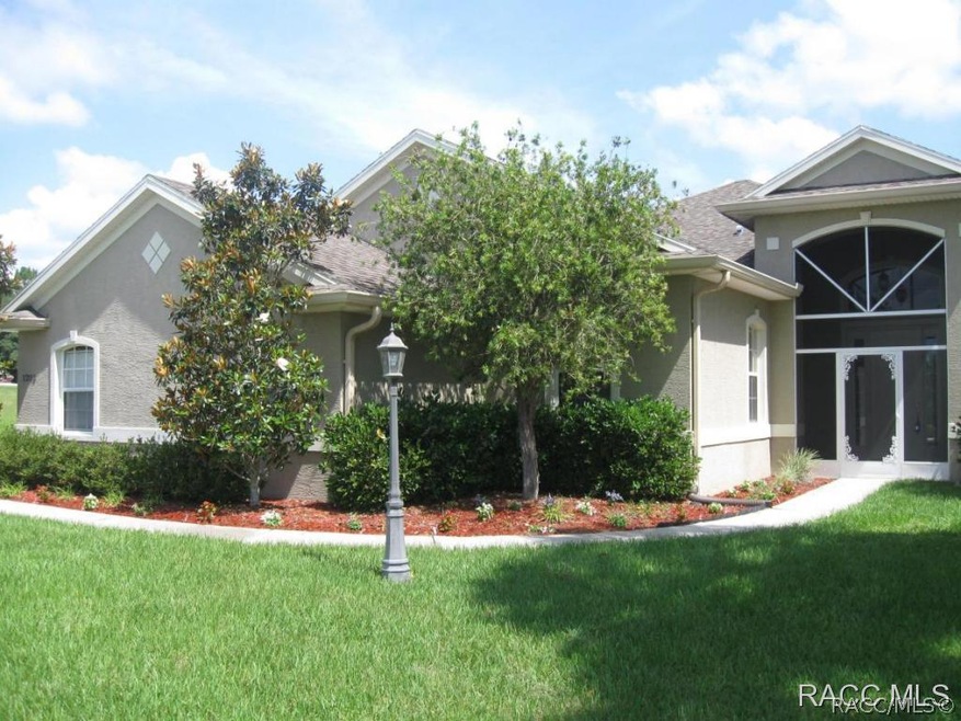 Great Curb Appeal!