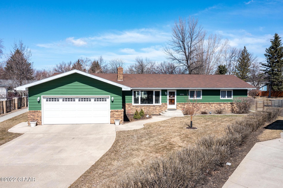 2221 Fallcreek Ct, Grand Forks, ND 58201 - photo 1