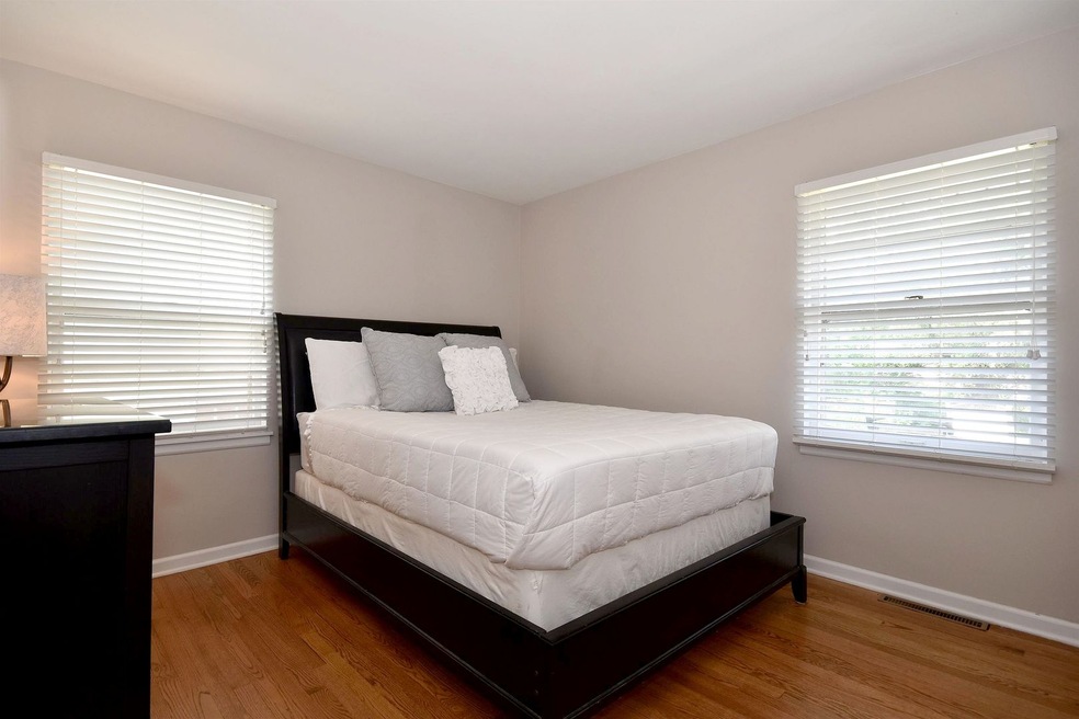 874 S Hillside Ave, Elmhurst, IL 60126 - photo 1