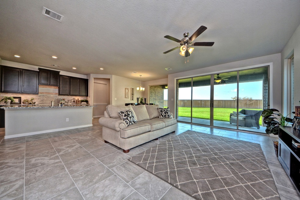 Welcome Home! Gorgeous
Alamosa Plan by D.R.
Horton/Freedom Homes is simply
Amazing! This Stunning One Story
Home IS READY AND WAITING
FOR YOU! Showcases 2 Bedrooms,
Study, Gourmet Kitchen, Huge
Family Room and more! Your
Freedom Home is designed with
the 