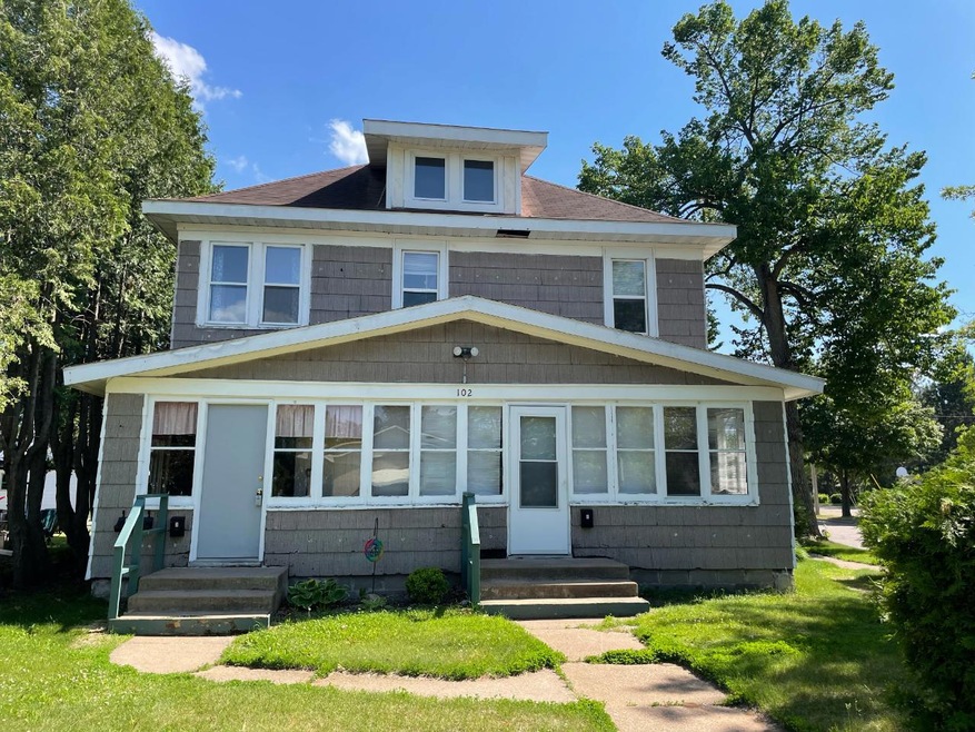 102 E Lincoln Ave, Tomahawk, WI 54487 - photo 1