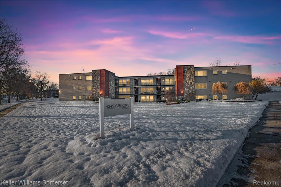 4345 Crooks Rd unit 26, Royal Oak, MI 48073 - photo 1