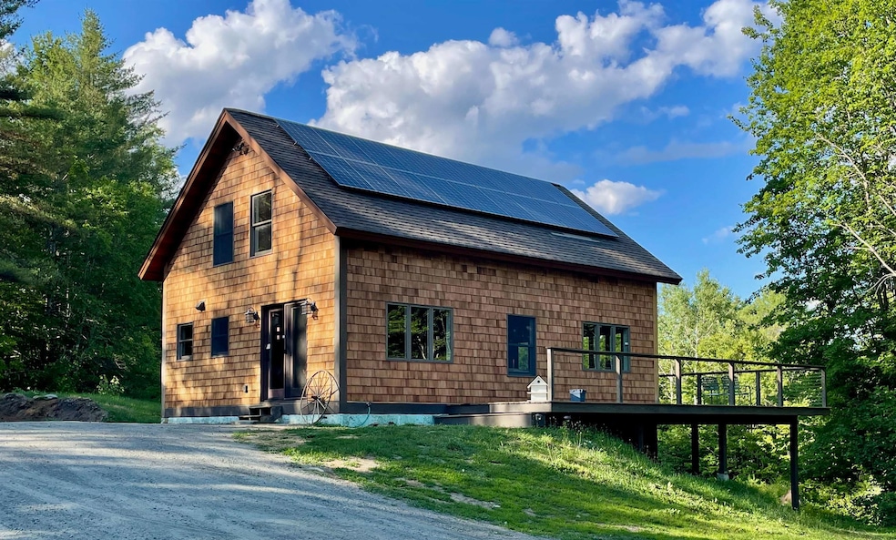 8126 Pomfret Rd, Pomfret, VT 05053 - photo 1