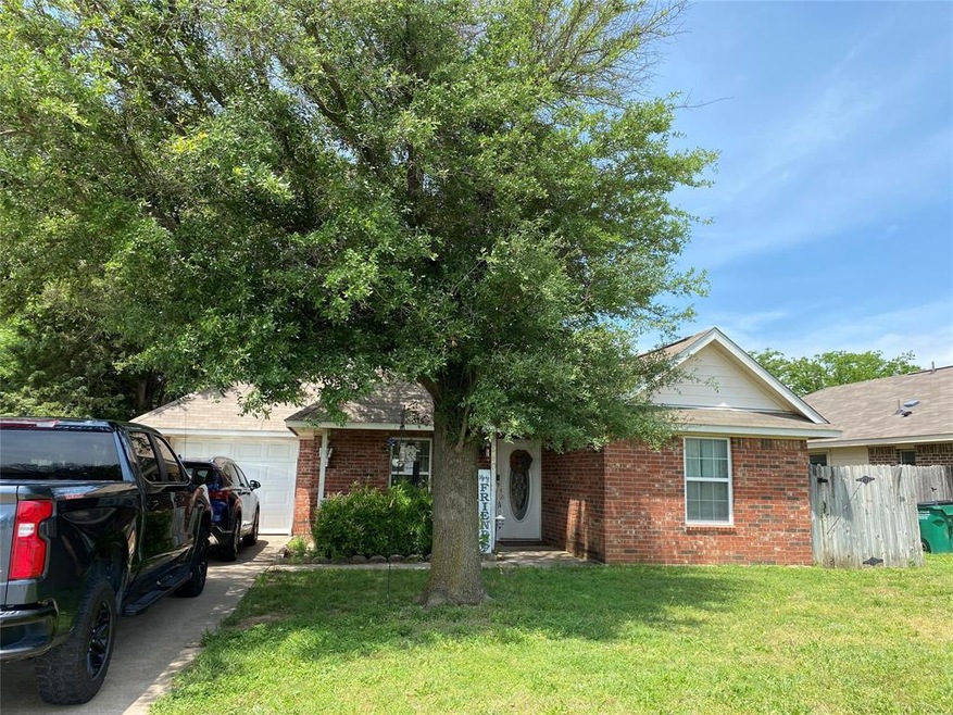 200 Candlewood Cir, Gainesville, TX 76240 - photo 1