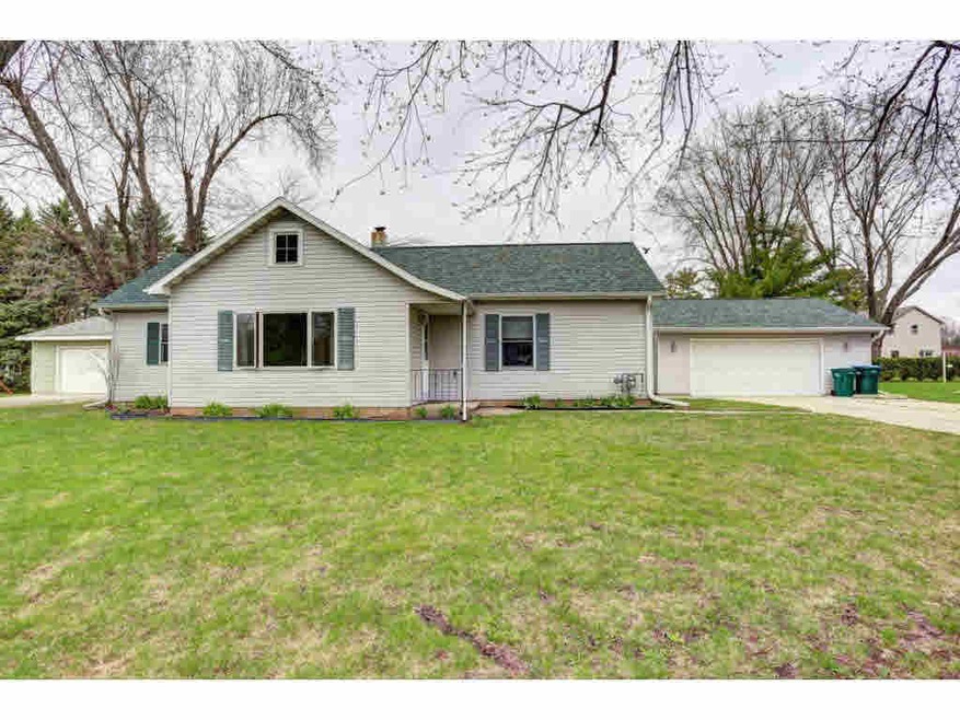 2904 W Northland Ave, Appleton, WI 54914 - photo 1