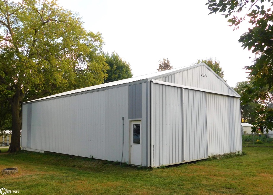 413 Maple St, Deloit, IA 51441 - photo 1