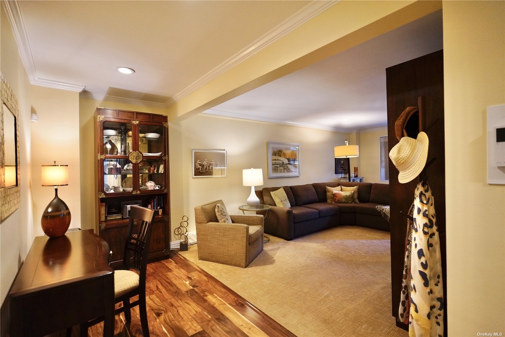 Claridge Apartment Corporation unit 2R, Great Neck, NY 11021 - photo 1