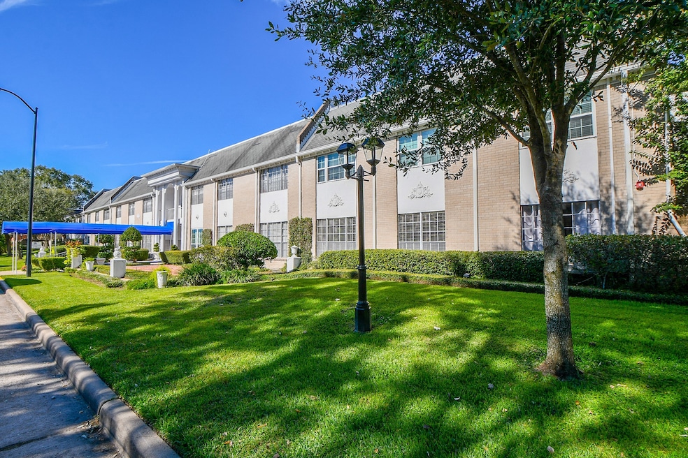 2700 Bellefontaine St unit A6, Houston, TX 77025 - photo 1
