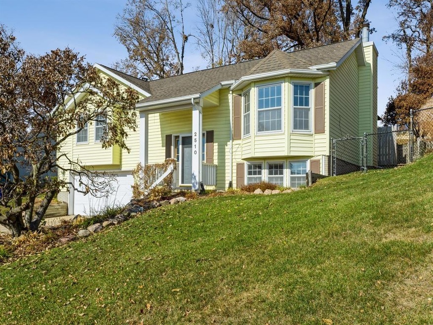 2510 Camelot Ave NW, Cedar Rapids, IA 52405 - photo 1