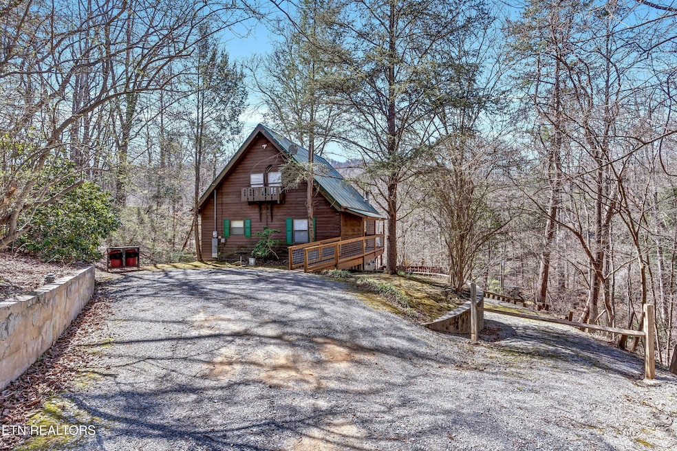 1008 N Ridge Place, Sevierville, TN 37876 - photo 1